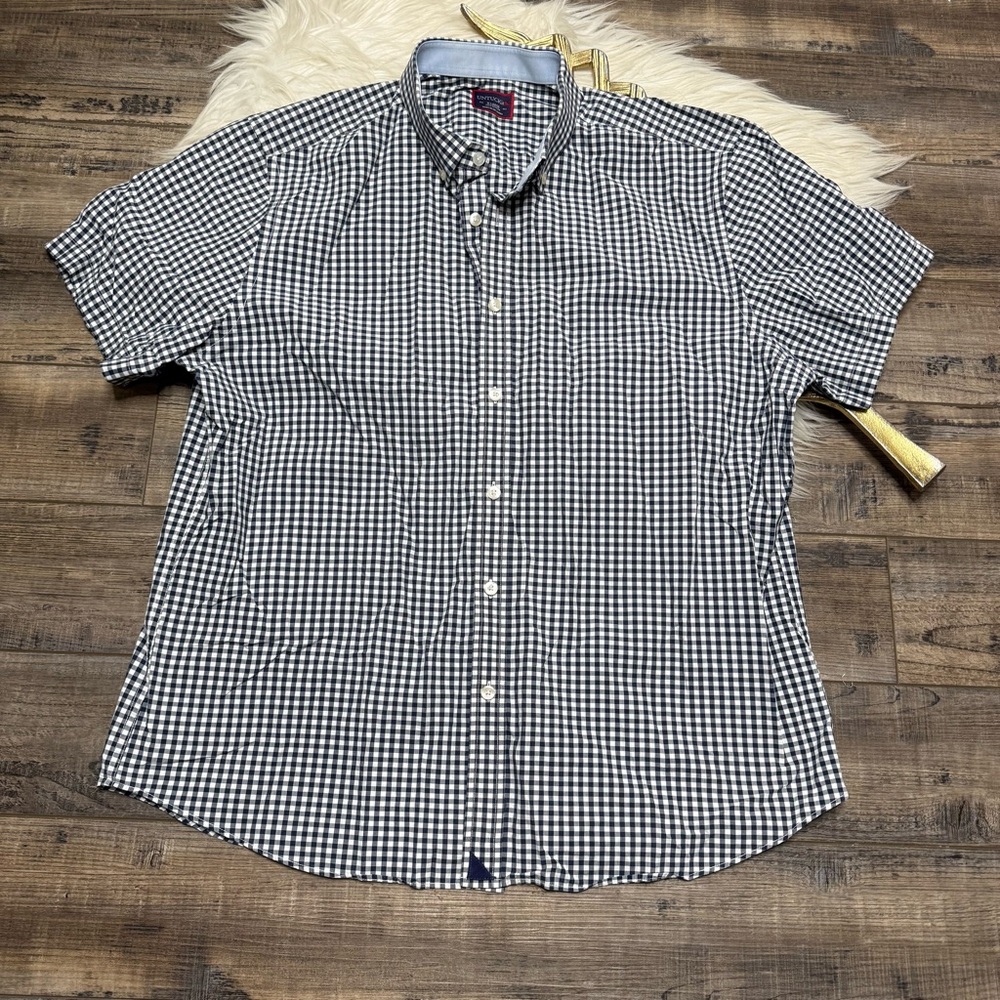 UnTuckit Button Down Navy Blue White Checkered Shirt‎